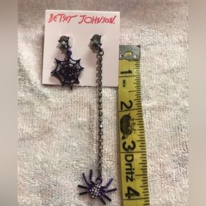 BETSEY JOHNSON | MISMATCH PURPLE SPIDER AND WEB EARRINGS
